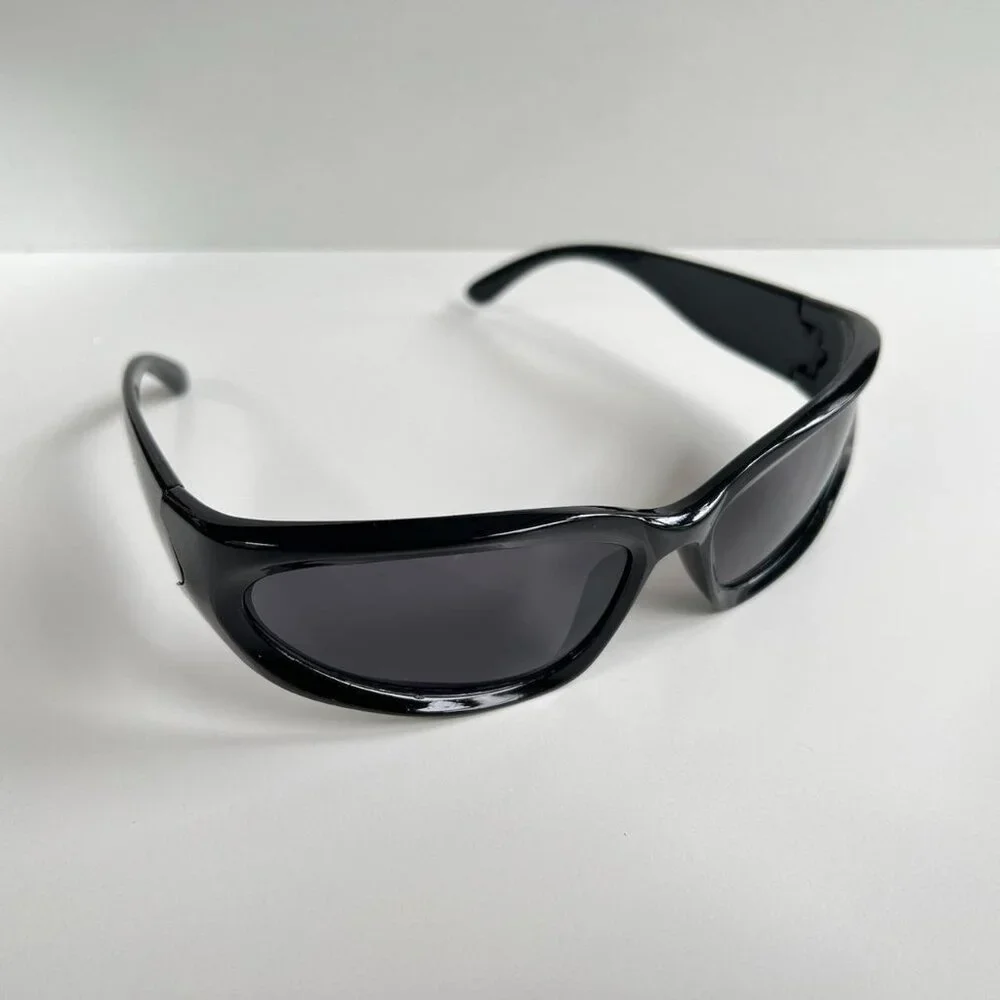 y2k 2000s vintage style black surfer sporty sunglasses